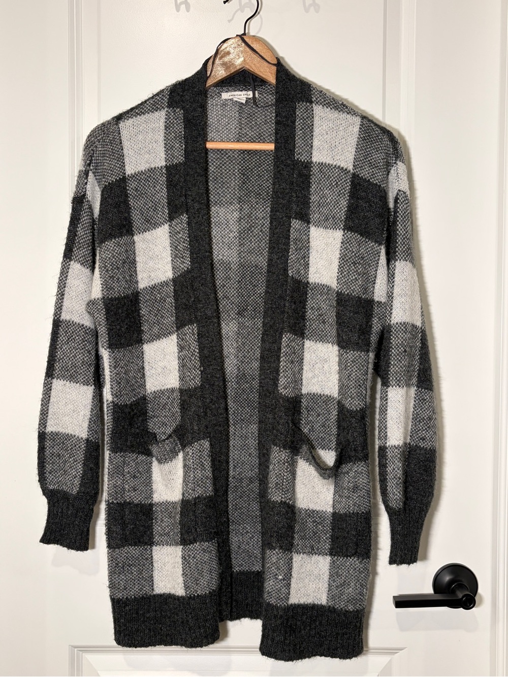 American Eagle Oversized Black & White Buffalo Plaid Knit Cardigan Sweater Small